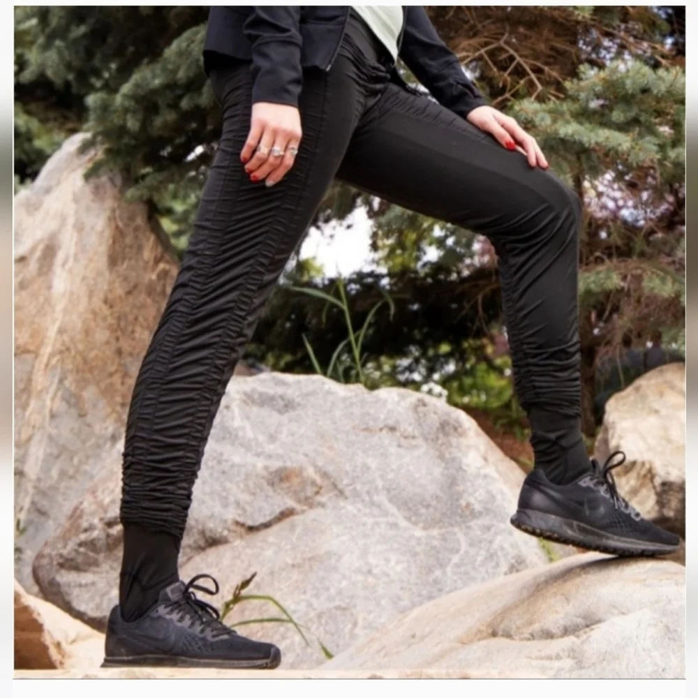 Agogie +40 Resistance Training Pants in Black Women XL